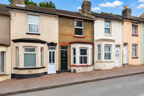 2 bed property, in 117 Castle Road, £85,000