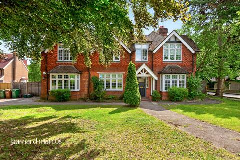 6 bed property, in Sandy Lane South, £1,400,000