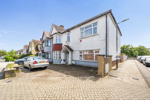 5 bed property, in Burleigh Gardens, £950,000
