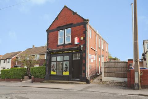 3 bed property, in Station Road, £105,000