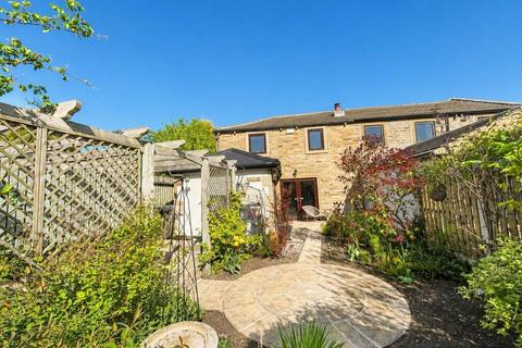 3 bed property, in Blackmires, £290,000