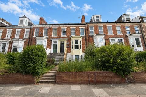 4 bed property, in Belle Vue Crescent, £270,000