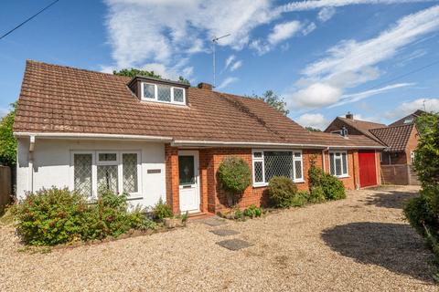4 bed property, in Woodlands Avenue, £550,000