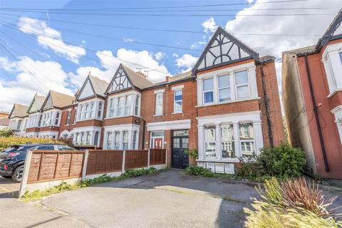 2 bed property, in Finchley Road, £210,000