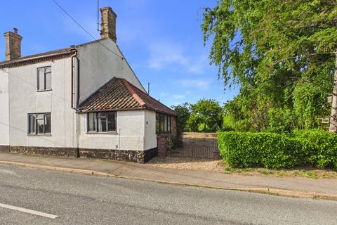2 bed property, in West Way, £245,000