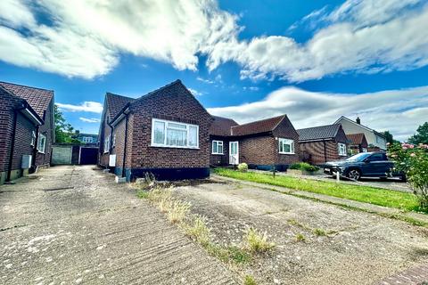 2 bed property, in Kersey Gardens, £400,000