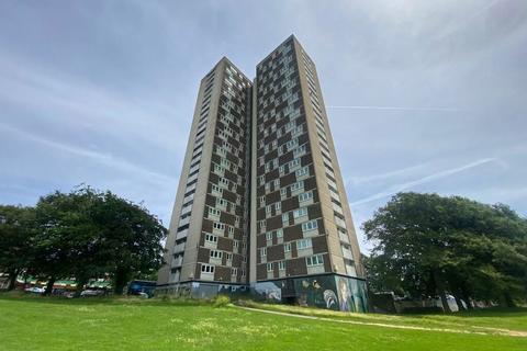 2 bed property, in Windermere Avenue, £65,000