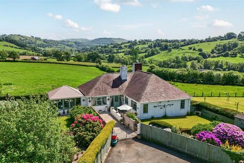 3 bed property, in Pen-Y-Garnedd, £465,000
