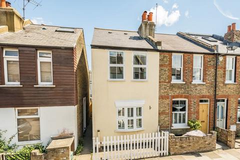 2 bed property, in Norcutt Road, £550,000