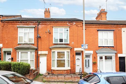 2 bed property, in Lytton Road, £200,000