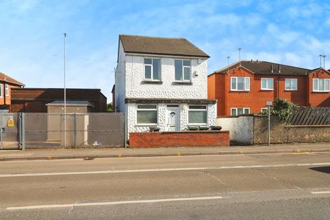 2 bed property, in Derby Road, £199,999