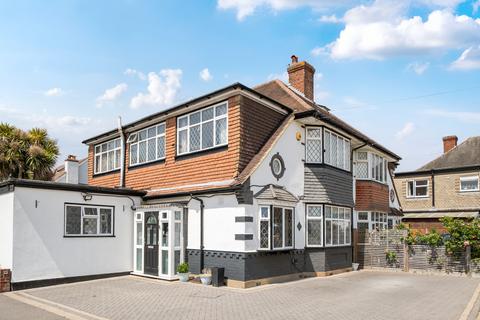 4 bed property, in Seaforth Gardens, £780,000