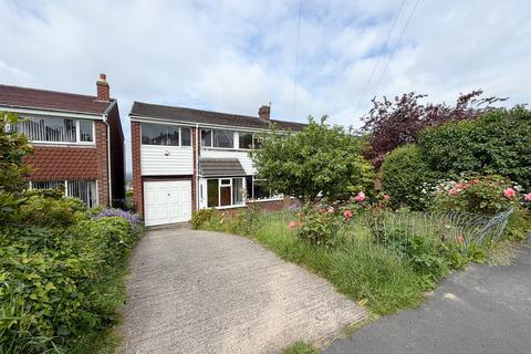 4 bed property, in Salisbury Drive, £300,000