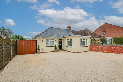 3 bed property, in SHOLING! WOW FACTOR OPEN PLAN LIVING! ANNEXE!, £425,000