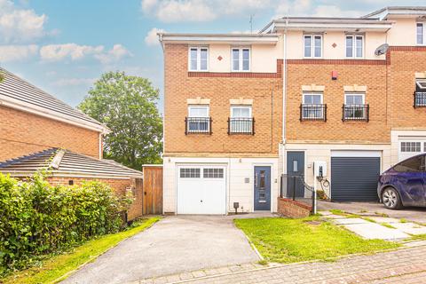 4 bed property, in 73 King Ecgbert Road, £400,000