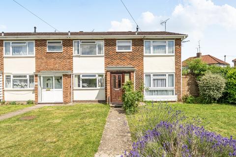 3 bed property, in Byworth Close, £375,000