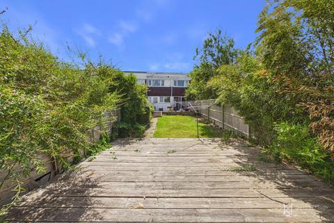 3 bed property, in Coast Road, £295,000