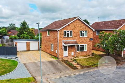 4 bed property, in Mannington Place, £270,000