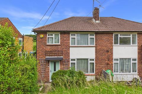 3 bed property, in Glenister Road, £435,000