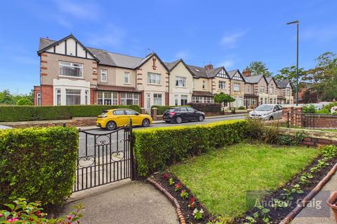 3 bed property, in Field Terrace, £180,000