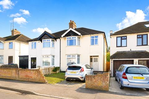 3 bed property, in Kenilworth Avenue, £525,000