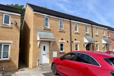 2 bed property, in Llwyngwern, £150,000