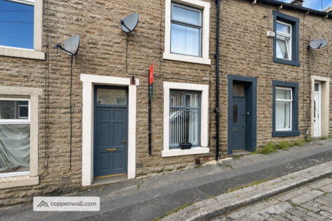 2 bed property, in Brearley Street, £125,000