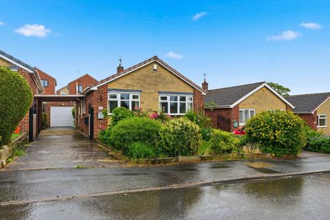 2 bed property, in Chatsworth Close, £220,000
