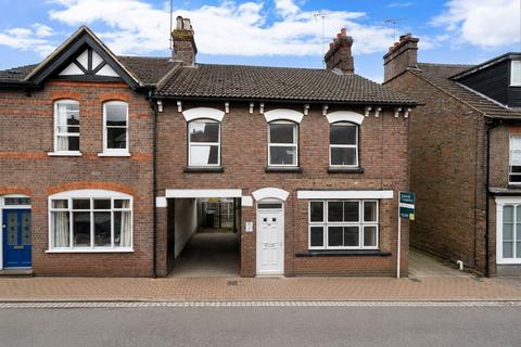 3 bed property, in High Street, £400,000