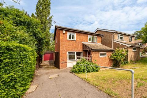 4 bed property, in Benson Close, £465,000