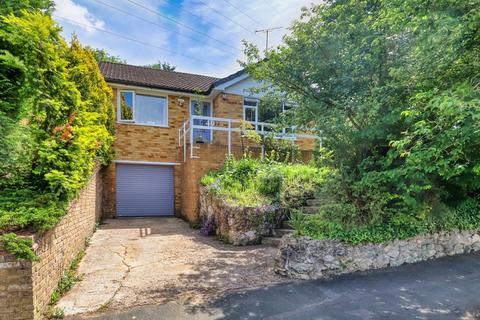 2 bed property, in Arundel Road, £425,000