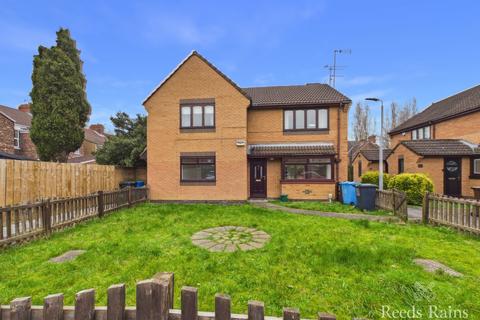2 bed property, in Nunnington Close, £110,000