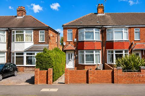 2 bed property, in Wold Road, £115,000