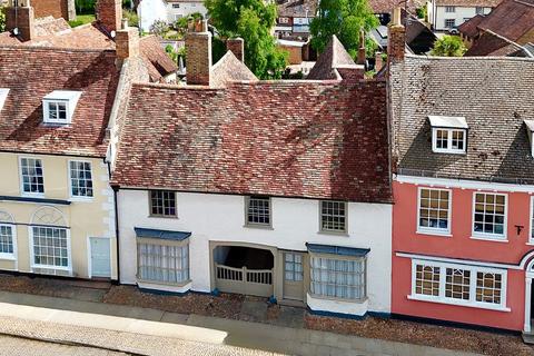5 bed property, in High Street, £995,000