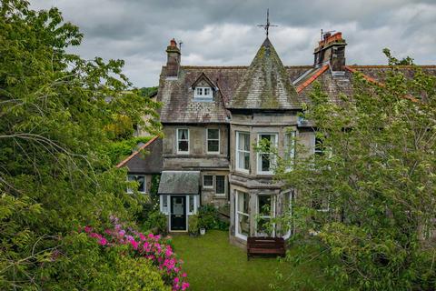 5 bed property, in Lancaster LA2, £645,000