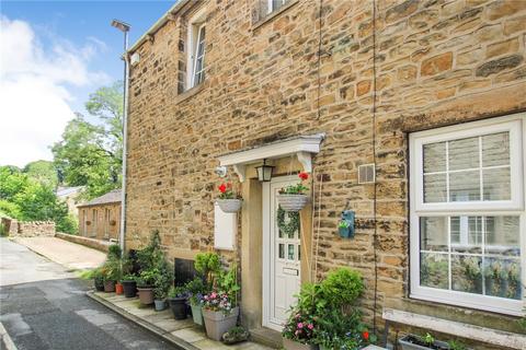2 bed property, in Back O The Beck, £240,000