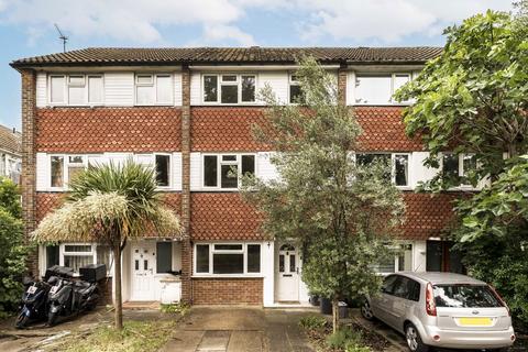 4 bed property, in Burnt Ash Road, £600,000