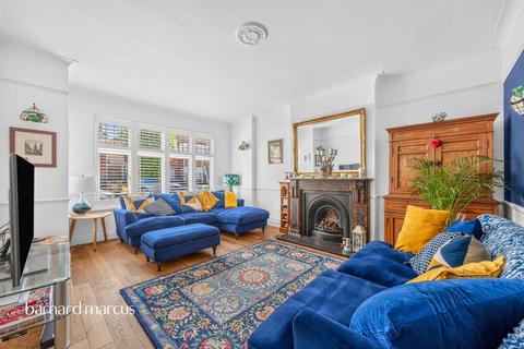 5 bed property, in Shirley Park Road, £650,000