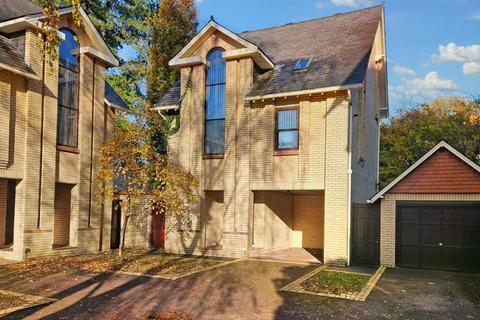 3 bed property, in Westwood, £750,000
