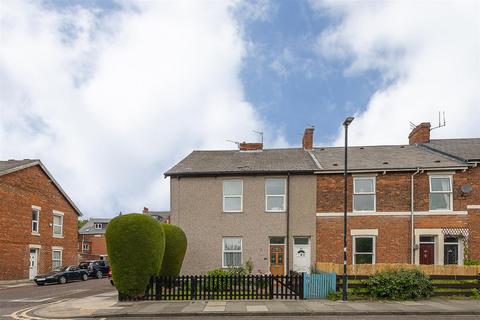 1 bed property, in South View West, £140,000