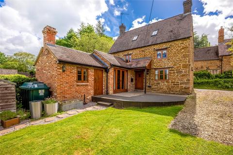 3 bed property, in Williamscot, £650,000