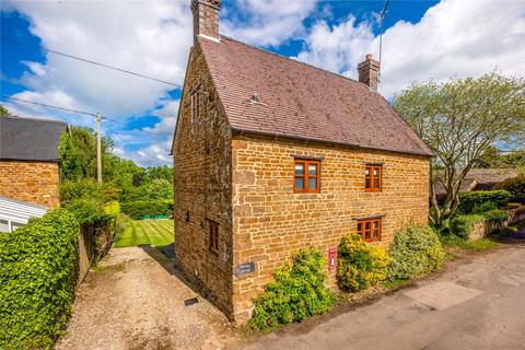 3 bed property, in Williamscot, £650,000