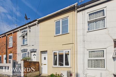 3 bed property, in Clarence Road, £140,000
