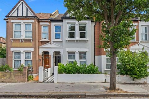 3 bed property, in Huntly Road, £600,000
