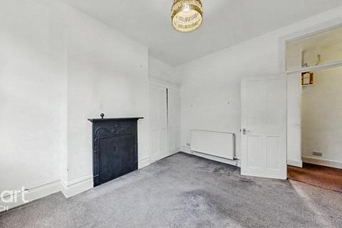 3 bed property, in Coldharbour Lane, £400,000