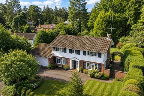 4 bed property, in Woodlands Ride, £1,350,000