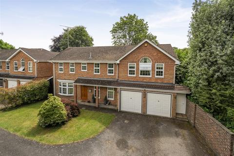 5 bed property, in Hall Lane, £1,150,000