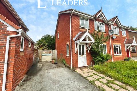 3 bed property, in Cleeves Close, £210,000
