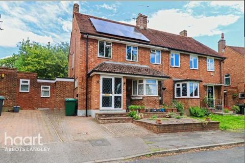 3 bed property, in Rosehill Gardens, £535,000