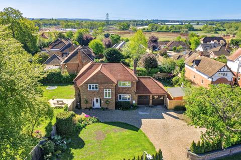4 bed property, in Wokingham RG40, £1,250,000